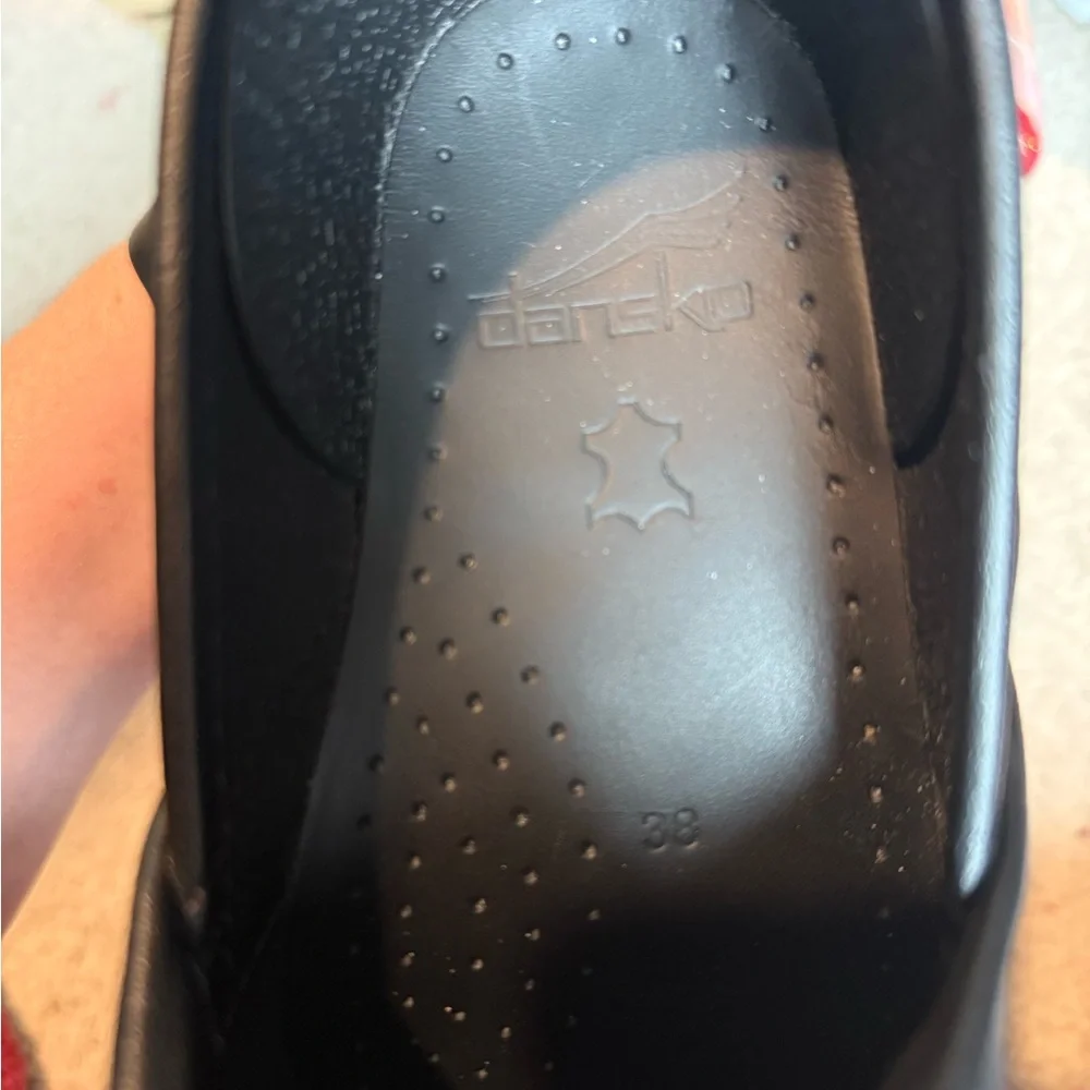 LIKE NEW Dansko Black Slip-On Clogs, Women’s 38 // 7.5-8 - Picture 8 of 10